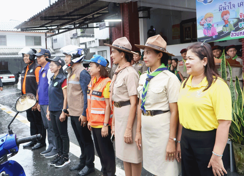 เทศบาลตำบลฉวาง ร่วมกิจกรรมรณรงค์ ตามโครงการ ล้านรักแสนห่วงใย มีน้ำใจเคารพกฎจราจร ขับขี่ปลอดภัย ฉวางรวมใจสวมหมวกนิรภัย 100%