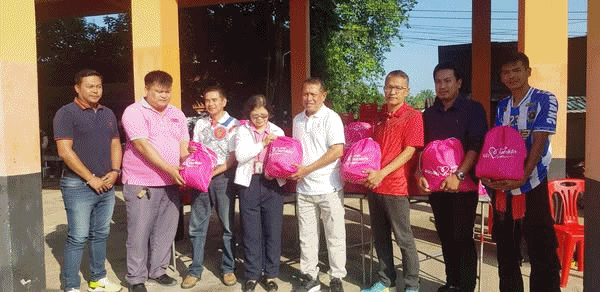 ธนาคารออมสิน สาขาฉวาง มอบถุงยังชีพเพื่อช่วยเหลือประชาชน