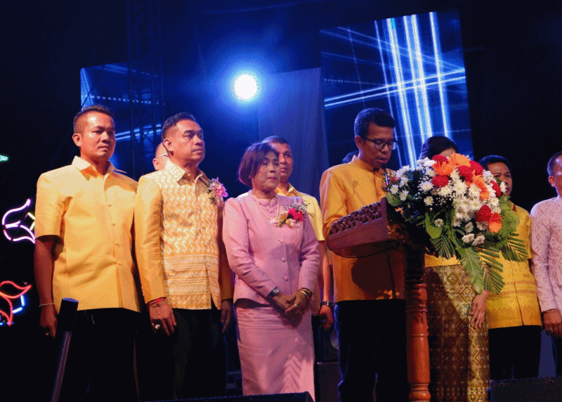 นายกเทศมนตรีตำบลฉวาง ร่วมเปิดงานประเพณีส่งท้ายปีเก่าต้อนรับปีใหม่ และงานกาชาด อำเภอฉวาง ประจำปี 2566