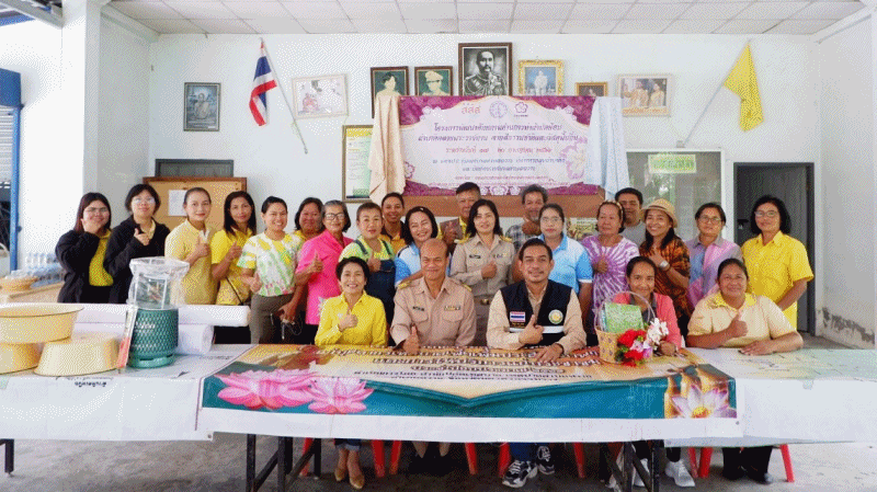 เทศบาลตำบลฉวาง ร่วมโครงการพัฒนาศักยภาพด้านการทำผ้ามัดย้อม ผ้าบาติกลายพระราชทาน