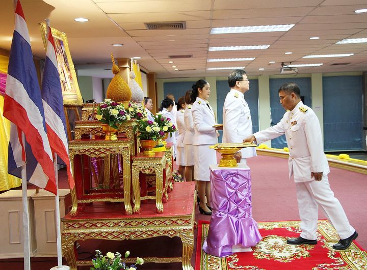 เทศบาลตำบลฉวาง เข้าร่วมพิธีรับพระราชทานพระบรมฉายาลักษณ์ พระบาทสมเด็จพระเจ้าอยู่หัว และสมเด็จพระนางเจ้าฯ พระบรมราชินี