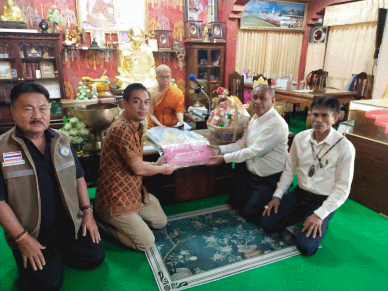 เทศบาลตำบลฉวาง นำปฏิทิน 2566 ให้เจ้าอาวาสวัดธาตุน้อยทำพิธีแผ่เมตตาจิต