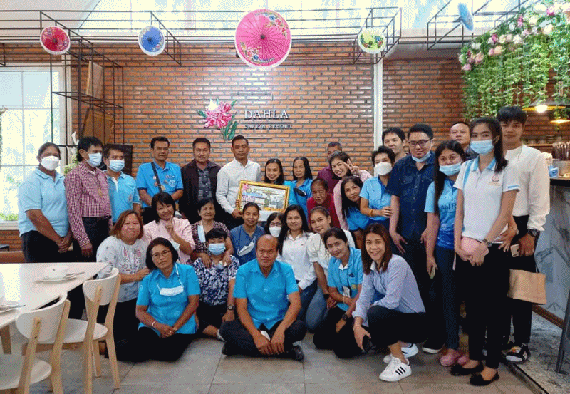 เทศบาลตำบลฉวาง แสดงความยินดี ผอ.คลัง ย้ายดำรงตำแหน่งกลับบ้านเกิด